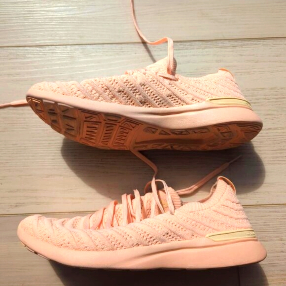 🔥 APL Women’s Techloom Wave Sneakers – Osiana Rose 🌸